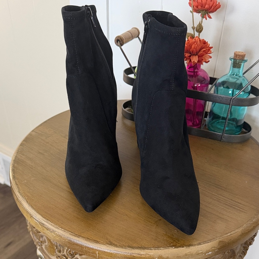 NWOT On 34th Lydia Pointed Toe Block Heel Booties, Black Suede, Size 9.5